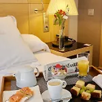 Nexus & Hotel 4*