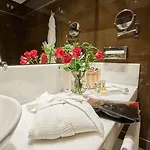 Nexus & Hotel 4*