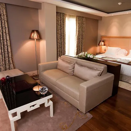 Nexus & Hotel 4*