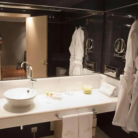 Nexus & Hotel 4*